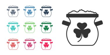 Beyaz arka planda izole edilmiş siyah tencere altın sikke ikonu. Aziz Patrick gününüz kutlu olsun. Ulusal İrlanda bayramı. Simgeleri renklendirin. Vektör.