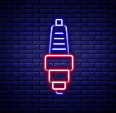 Parlayan neon hattı araba bujisi ikonu tuğla duvar arka planında izole edildi. Araba elektrikli mumu. Renkli taslak konsepti. Vektör.