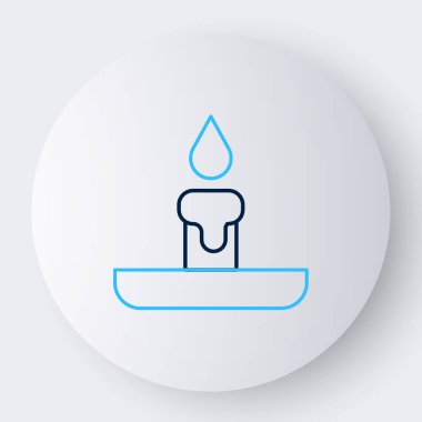 Beyaz arkaplanda izole edilmiş şamdan simgesinde çizgi yakma mumu. Silindirik mum çubuğu ve yanan ateş. Renkli taslak konsepti. Vektör.