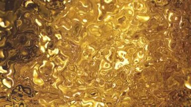 Parlayan yansımalarla akan sıvı altın..
