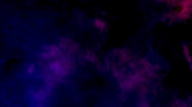 Koyu pembe ve mor duman arka planı.