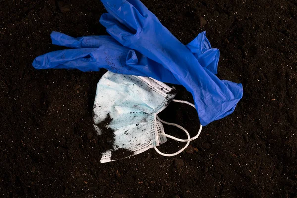 Usado Vieja Mascarilla Médica Guantes Azules Suelo Problemas Ecológicos Contaminación —  Fotos de Stock