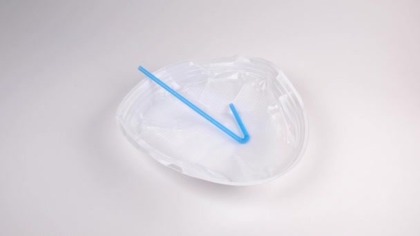 Lots Plastic Waste White Glasses Straw Fall White Plate Rubbish — Stock Video