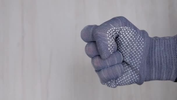 手握着刷子 手指指向刷子 修理工具的选择 — 图库视频影像