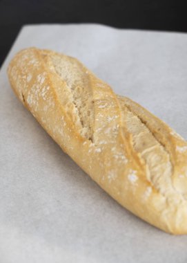 Kağıt üzerinde beyaz ekmek