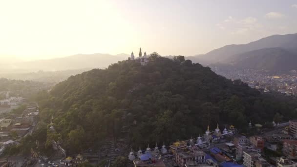 Flying Kathmandu Swayambhunath Stupa Get Closer View Hill Trees — Stock video