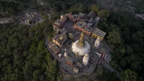 Circling Swayambhunath Stupa Complex Kathmandu Nepal — Stockvideo