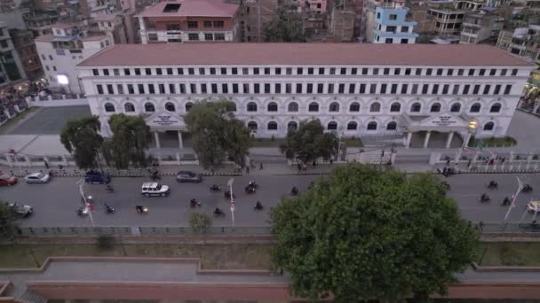 Aerial View Traffic Kathmandu Front Dunbar High School Nepal — стоковое видео