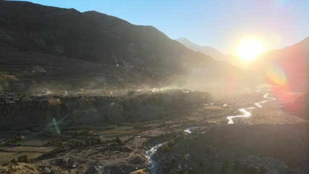 Luftaufnahme Des Dorfes Manang Nepal Entlang Des Marsyangdi Flusses Während — Stockvideo