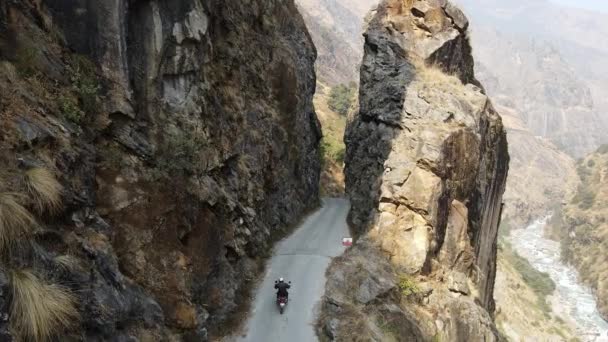 Létající Úzkým Kaňonem Vede Cesta Podél Řeky Marsyangdi Nepálu Manangu — Stock video
