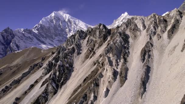 Voando Longo Das Montanhas Nepal Olhando Para Neve Tampado Kyanjin — Vídeo de Stock