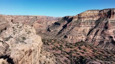 Utah 'taki Little Grand Canyon' da San Rafael Swell 'deki Wedge' den uçarak.