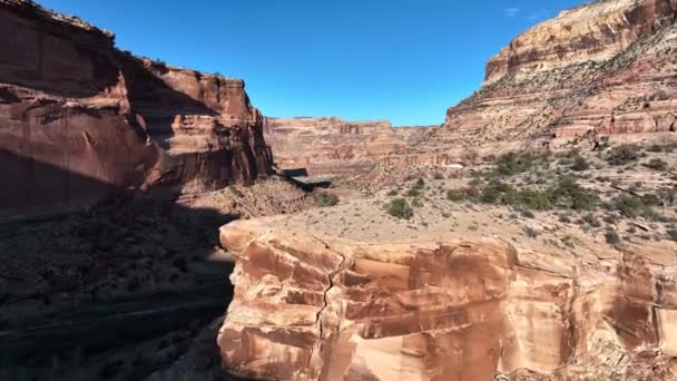 Vista Aérea Volando Través Del Cañón Del Desierto Utah Través — Vídeo de stock