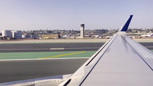 Looking Out Window Airplane Takes San Diego International Airport California — Αρχείο Βίντεο