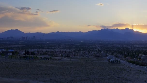 Timelapse Flary Las Vegas Sundown Góry Jako Miasto Świeci Się — Wideo stockowe