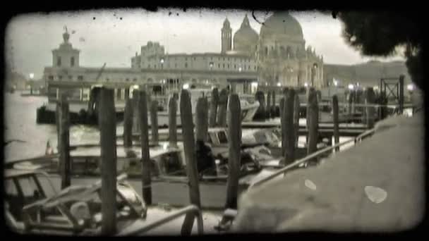 Foto Lejana Edificio Religioso Sobre Muelle Italia Vintage Clip Vídeo — Vídeos de Stock