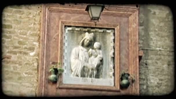 Escultura Uma Mulher Bebé Itália Vintage Clipe Vídeo Estilizado — Vídeo de Stock