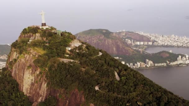 里约热内卢 2013年6月 克里斯托 雷登托和巴西高地从直升机 影片揭示了里约热内卢的地理 电力线路和周边地区 以及山区社区 — 图库视频影像