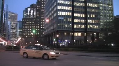 Vancouver, Kanada - Ekim 2012: Vancouver şehir merkezinde sürüş taksi orta doz.