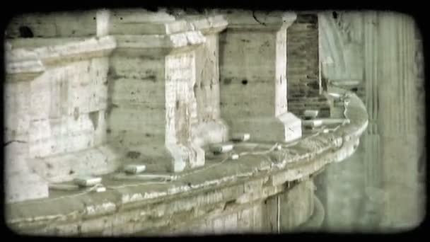 Πολύ Κοντά Shot Παλιά Ιταλική Κτιρίου Μεγεθύνεται Ακριβώς Κάτω Από — Αρχείο Βίντεο