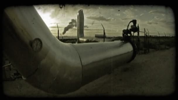 Повільний Масштаб Від Дна Великої Труби Високого Циліндра Містить Газ — стокове відео