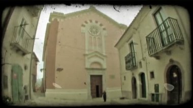 Bir katedral İtalya dışındaki bir kadeh. Vintage stilize video klip.