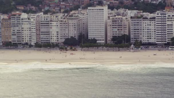 在里约热内卢 巴西从直升机上拍摄海滩的远距离拍摄 — 图库视频影像