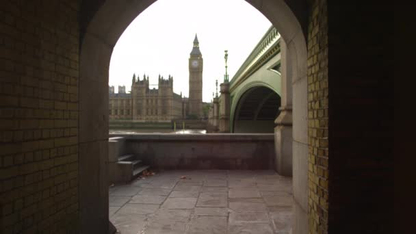 Una Toma Estacionaria Del Palacio Westminster Torre Del Reloj Big — Vídeos de Stock