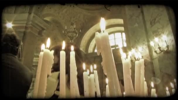 Uno Sparo Candele Accese Altare Una Cattedrale Italiana Clip Video — Video Stock