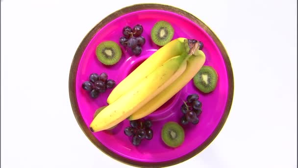 Een Zoom Shot Van Een Assortiment Van Fruit Een Roterende — Stockvideo