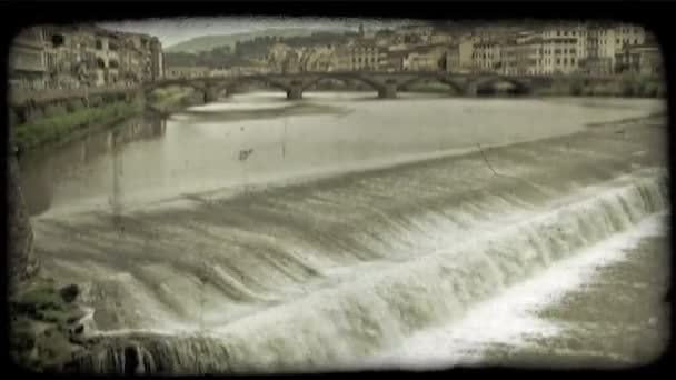 Shot Van Een Waterval Aan Een Rivier Italië Vintage Gestileerde — Stockvideo