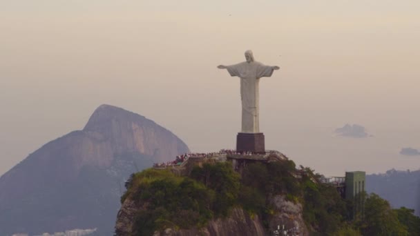 Images Aériennes Statue Christ Redentor Qui Dresse Sur Montagne Corcovado — Video