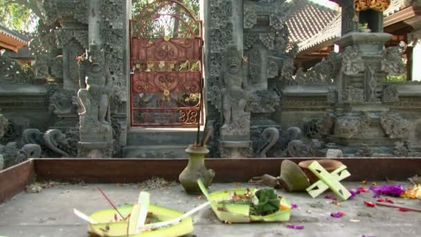 Weitwinkelzoom Auf Eine Steinstatue Und Mauer Bali — Stockvideo