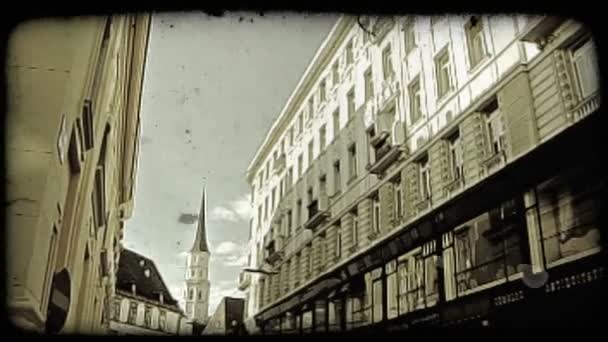 Beskåda Byggnader Wien Med Kyrkans Torn Bakgrunden Vintage Stiliserade Videoklipp — Stockvideo