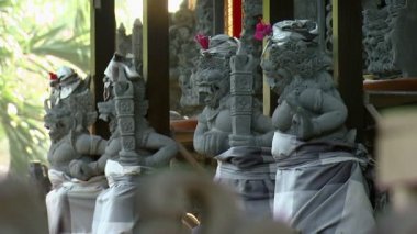 Taş heykellerin Bali geniş atış raf odak