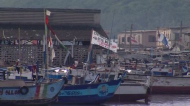 Limanda teknelerin orta geniş çekim