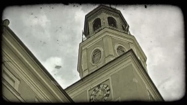 Έχει Περάσει Χαμηλή Γωνία Πυροβολισμό Του Διάσημη Εκκλησία Καμπαναριό Ιστορικό — Αρχείο Βίντεο