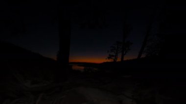 Mercek parlaması ile Nevada Emerald Bay üzerinde güneşin çekim devirme Timelapse