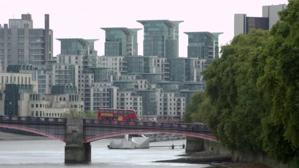 Vedere Staționară Traficului Podul Lambeth Din Londra Autobuz Turistic Orașului — Videoclip de stoc