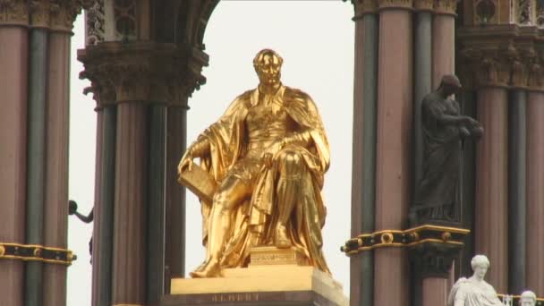 Uma Foto Estátua Ouro Príncipe Alberto Albert Memorial Nos Jardins — Vídeo de Stock