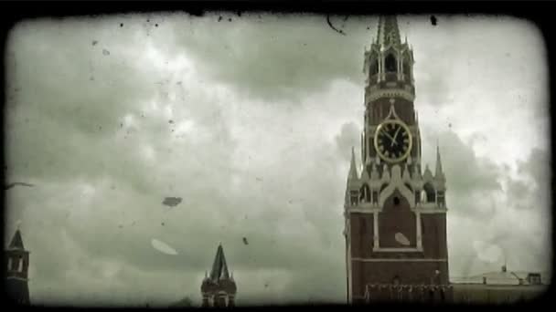 Spitze Des Uhrenturms Kremlin Spasskaya Den Kreml Mauern Der Nähe — Stockvideo