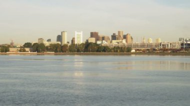 İleri Boston Charles Nehri vurdu