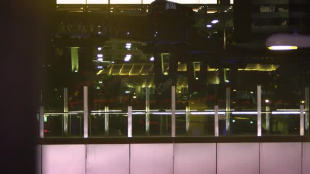 Görüntüler Işıklı Bir Binanın Önündeki Bir Geçitte Las Vegas Nevada — Stok video