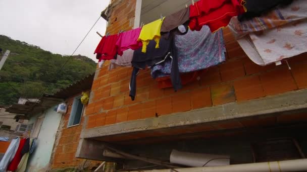 Panorámica Lenta Los Terrenos Favela Río Janeiro Brasil Tomada Con — Vídeo de stock