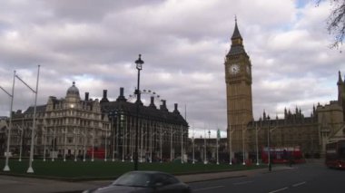 Londra, İngiltere - Ekim 2011: Çok Big Ben'e ve Parlamento Londra'da pan vurdu
