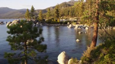 Tahoe Gölü'nde kıyı şeridi Emerald Bay statik çekim, Kaliforniya.
