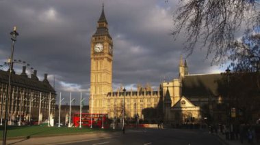 Londra, İngiltere - Ekim 2011: Çok Big Ben'e ve Parlamento Londra'da vurdu