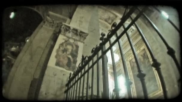 Lente Ângulo Largo Tiro Interior Uma Catedral Italiana Vintage Clipe — Vídeo de Stock