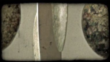 Aşırı bir İtalyan Rüzgar chime yapılan bir el kapatın. Vintage stilize video klip.