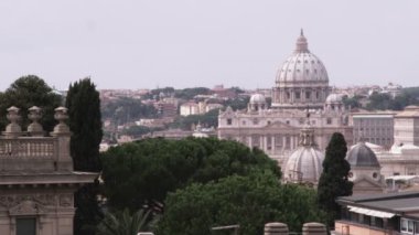 Geniş bir Roma Vatikan içinde belgili tanımlık geçmiş ile vurdu.